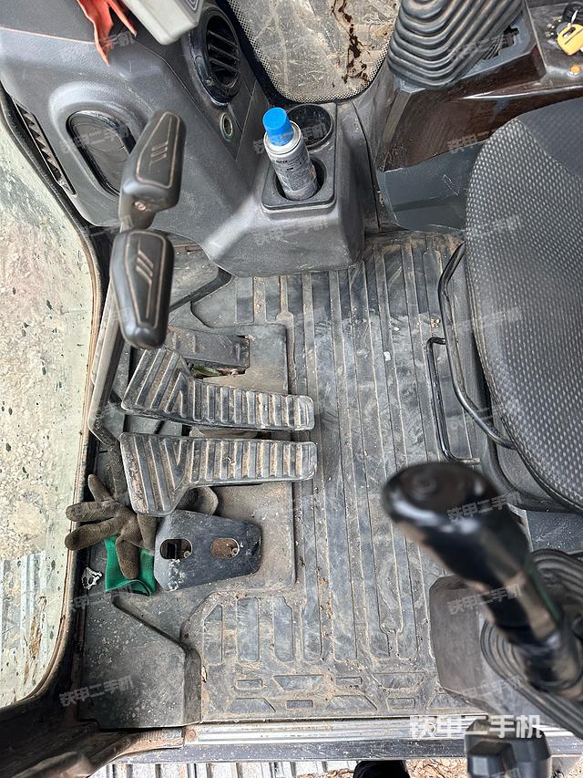 駕駛室頂部（整機(jī)外觀）