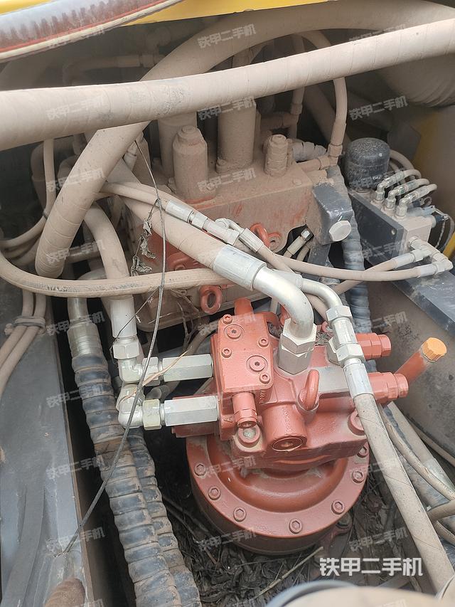 回转马达和主控阀（整机外观）