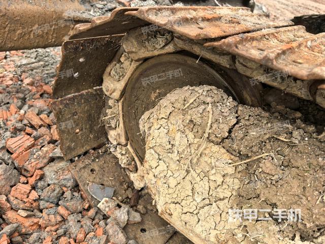 右驅(qū)動輪（行走機構(gòu)）