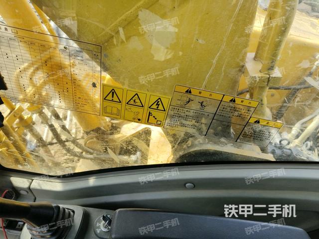 座椅左側(cè)控制臺/音響/含左手柄(駕駛室部分) 座椅左側(cè)控制臺/音響/含左手柄(駕駛室部分)