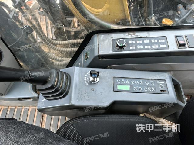 座椅左側(cè)控制臺(tái)/音響/含左手柄（駕駛室部分）