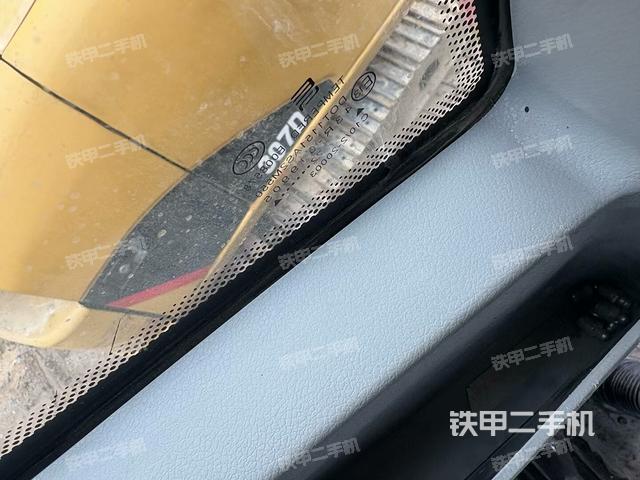 右側(cè)玻璃角標(biāo)(駕駛室部分) 右側(cè)玻璃角標(biāo)(駕駛室部分)