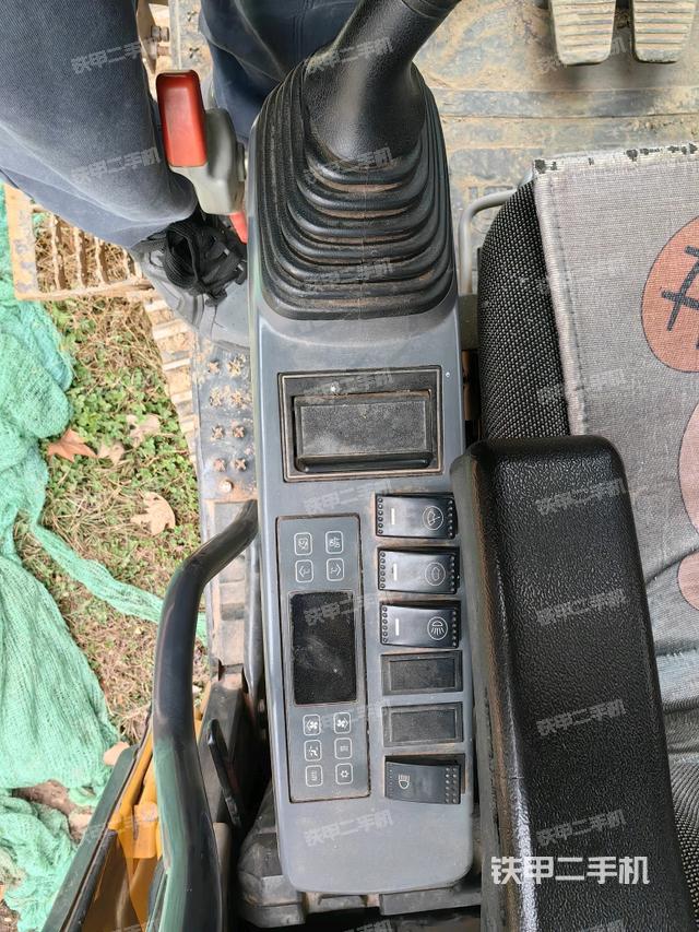 座椅右側(cè)控制臺/鑰匙門/油門/含右手柄（駕駛室部分）