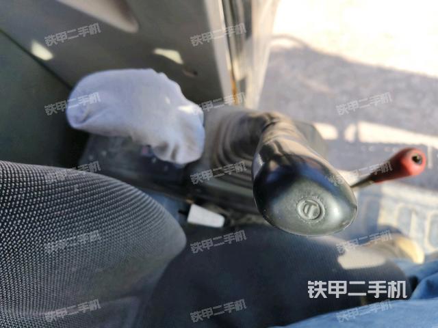 座椅左側(cè)控制臺/音響/含左手柄(駕駛室部分) 座椅左側(cè)控制臺/音響/含左手柄(駕駛室部分)
