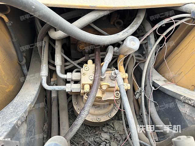 回轉(zhuǎn)馬達(dá)和主控閥（整機(jī)外觀）