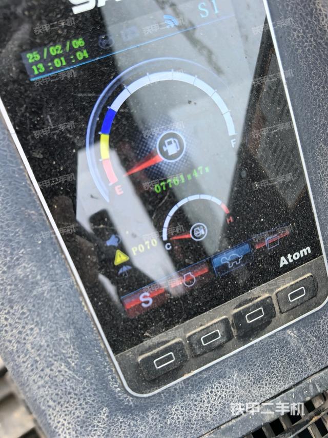 座椅右側(cè)控制臺/鑰匙門/油門/含右手柄（駕駛室部分）