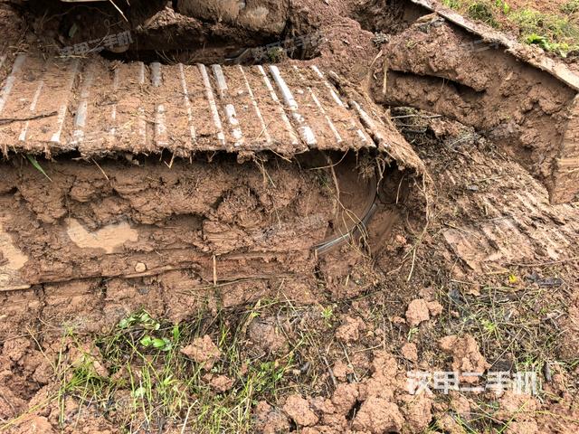 右驅(qū)動輪（行走機構(gòu)）