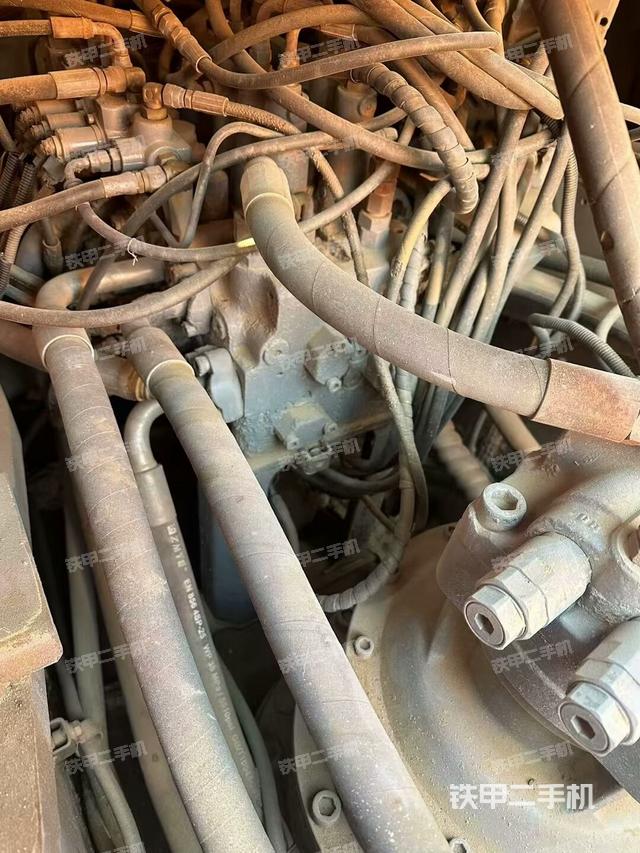 回轉(zhuǎn)馬達和主控閥（整機外觀）