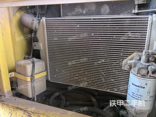 散熱器正面(大件艙室) 散熱器正面(大件艙室)