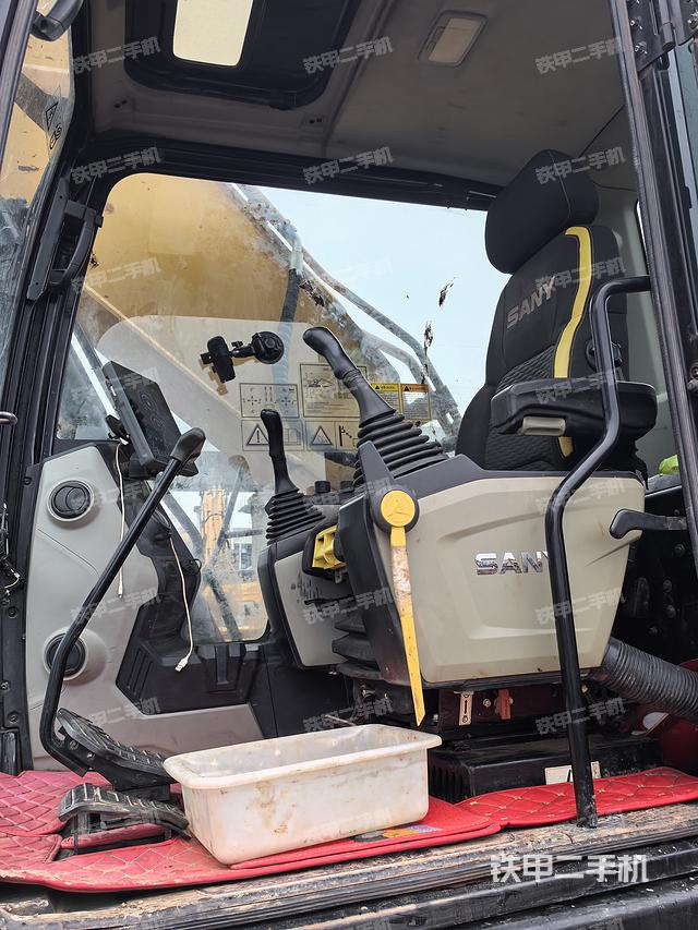 驾驶室整体（整机外观）