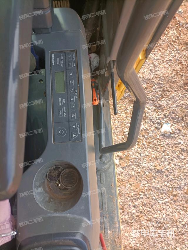 座椅左側控制臺/音響/含左手柄（駕駛室部分）