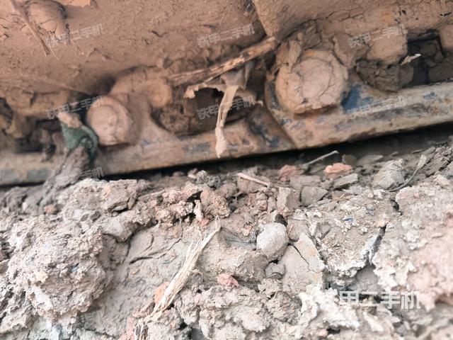 左驅(qū)動輪（行走機構(gòu)）