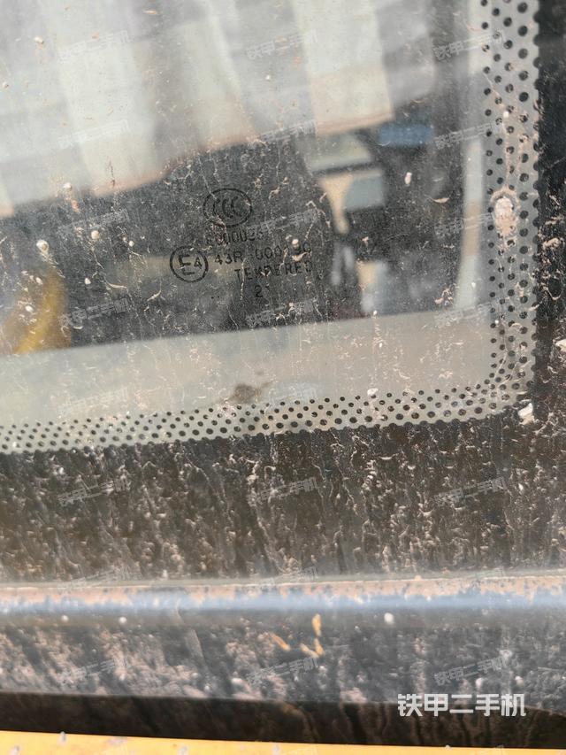 后窗玻璃角標（駕駛室部分）