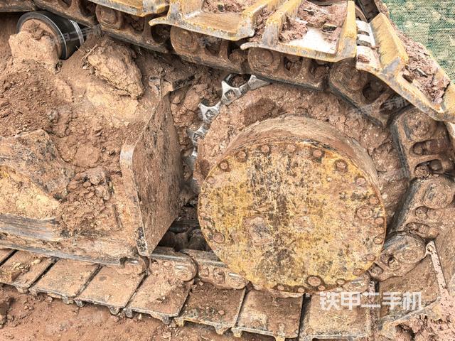 左驅(qū)動輪（行走機(jī)構(gòu)）