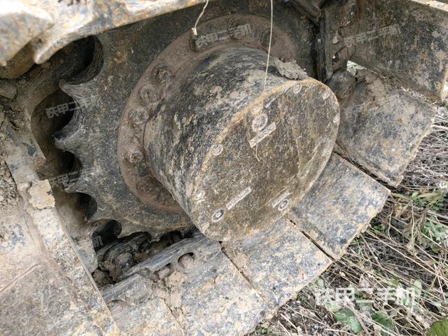 左驅(qū)動輪（行走機構(gòu)）