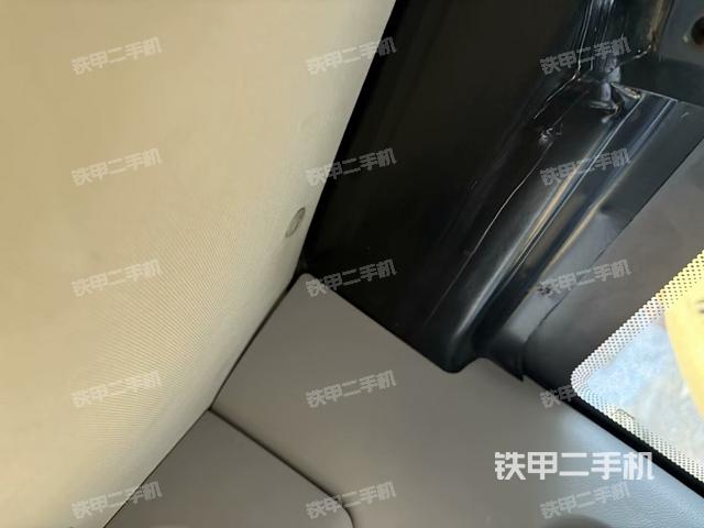 左后方玻璃角標(biāo)(駕駛室部分) 左后方玻璃角標(biāo)(駕駛室部分)