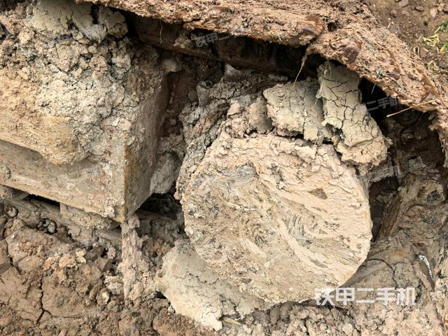 左驅(qū)動輪（行走機構(gòu)）