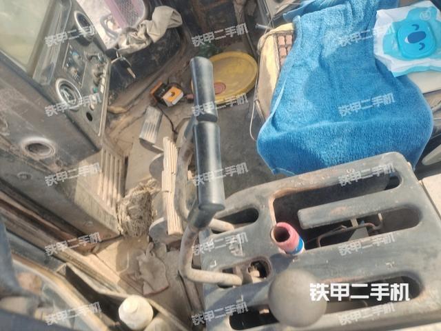 駕駛室操作臺(設備外觀及核心部件) 駕駛室操作臺(設備外觀及核心部件)