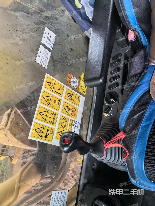 座椅后部(駕駛室部分) 座椅后部(駕駛室部分)