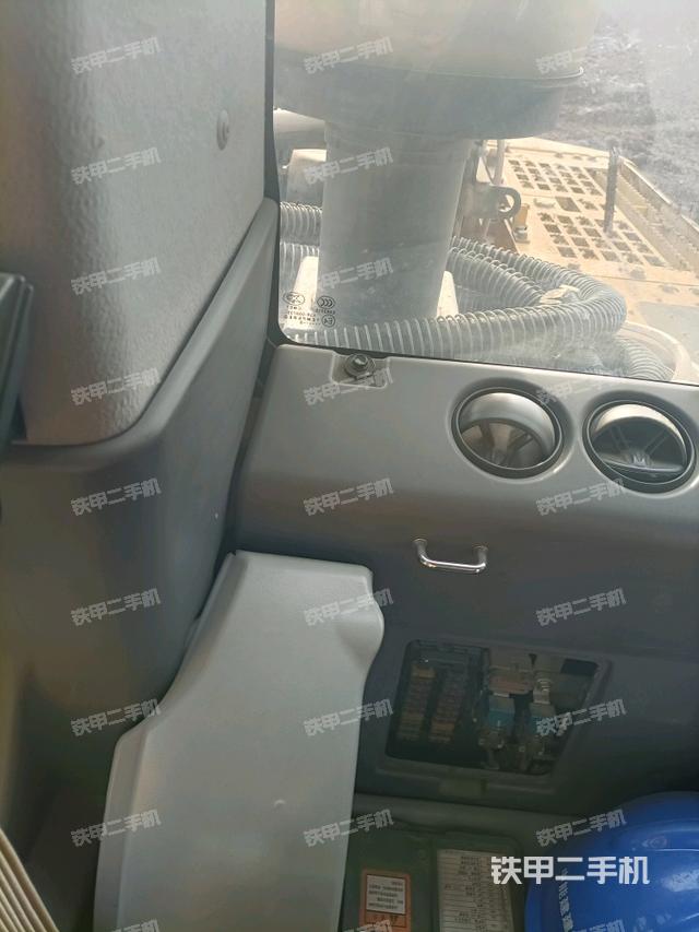 后窗玻璃角標（駕駛室部分）