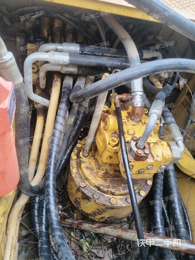 回轉(zhuǎn)馬達(dá)和主控閥（整機(jī)外觀）