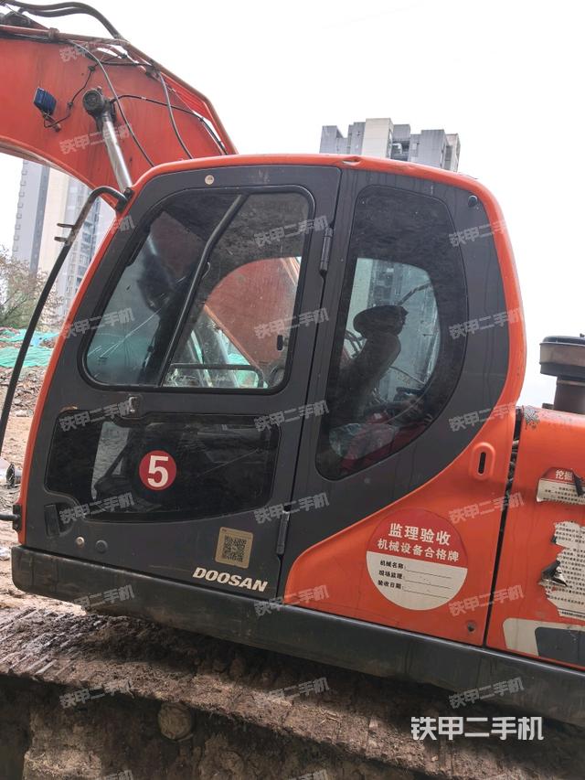 座椅左側(cè)控制臺/音響/含左手柄（駕駛室部分）