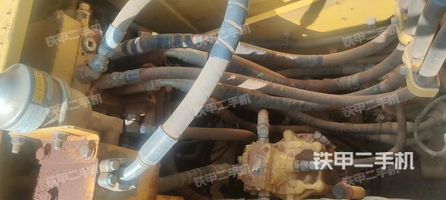 回轉(zhuǎn)馬達(dá)和主控閥（整機(jī)外觀）