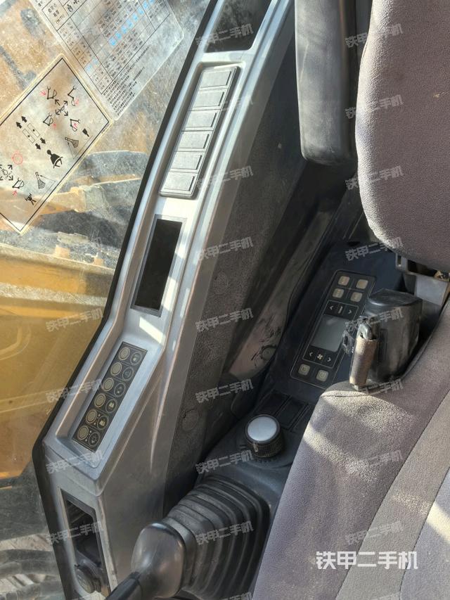 座椅右側(cè)控制臺(tái)/鑰匙門/油門/含右手柄（駕駛室部分）