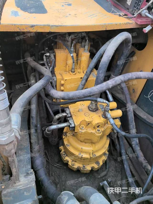 回转马达和主控阀（整机外观）