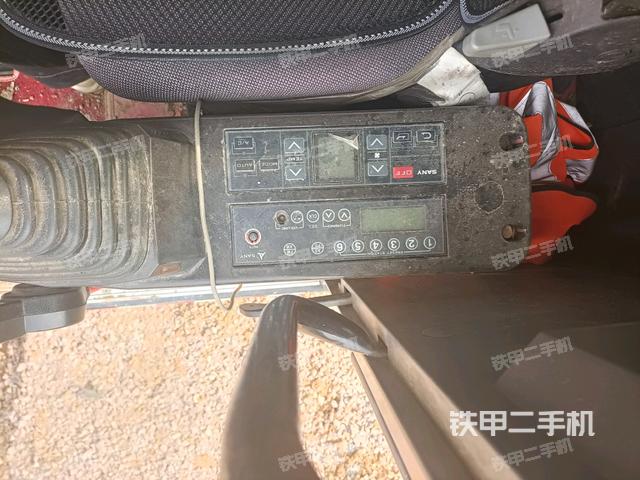 座椅左側(cè)控制臺(tái)/音響/含左手柄（駕駛室部分）