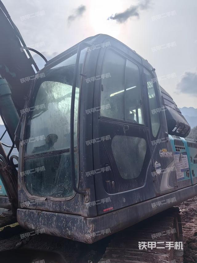 驾驶室整体（整机外观）