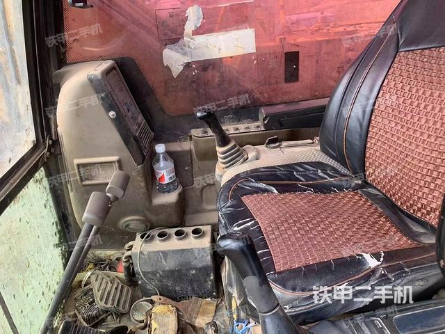 駕駛室整體(整機外觀) 駕駛室整體(整機外觀)