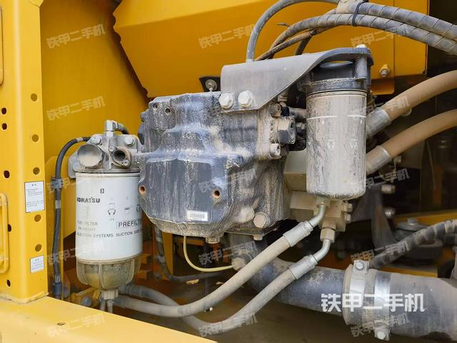 液壓泵艙室正面整體（整機外觀）