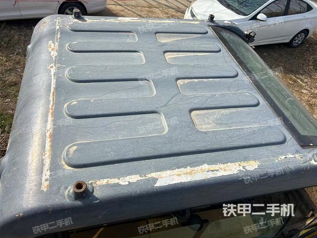 驾驶室顶部（整机外观）