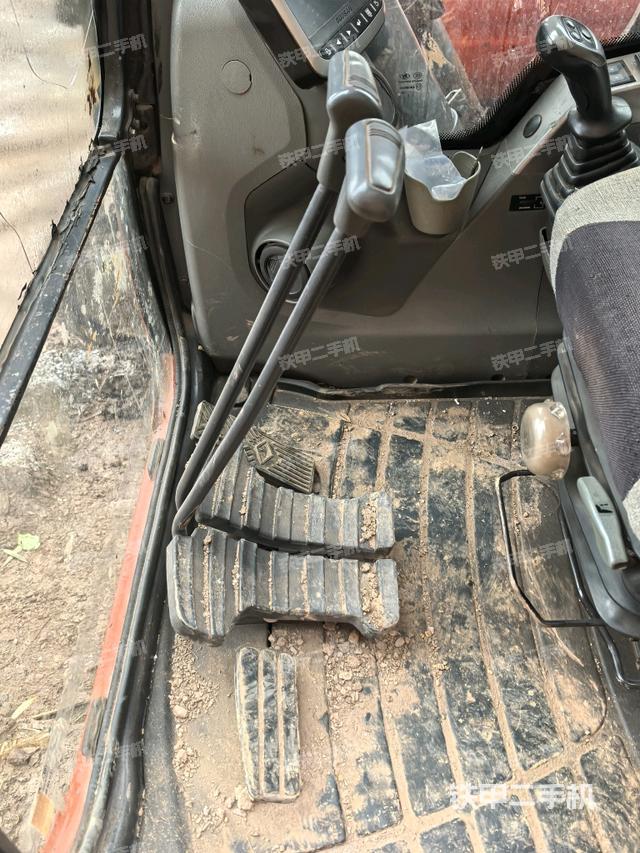 后窗玻璃角標（駕駛室部分）