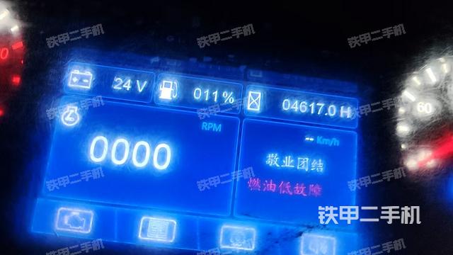 駕駛室操作臺(tái)(整機(jī)外觀及大件) 駕駛室操作臺(tái)(整機(jī)外觀及大件)