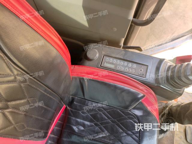 座椅左側控制臺/音響/含左手柄(駕駛室部分) 座椅左側控制臺/音響/含左手柄(駕駛室部分)