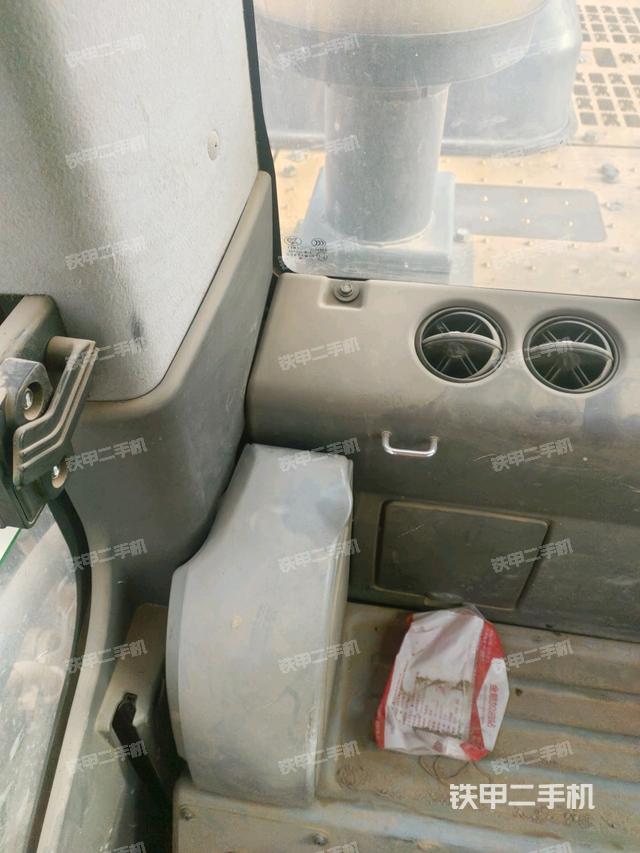 后窗玻璃角標(biāo)（駕駛室部分）