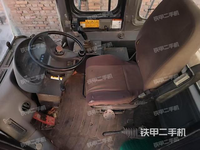 駕駛室工作臺(tái)(整機(jī)外觀及大件) 駕駛室工作臺(tái)(整機(jī)外觀及大件)