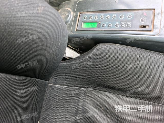 座椅右側(cè)控制臺/鑰匙門/油門/含右手柄（駕駛室部分）