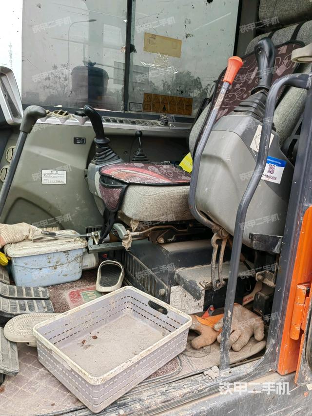 座椅右側(cè)控制臺/鑰匙門/油門/含右手柄（駕駛室部分）