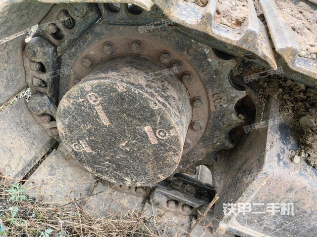 右驅(qū)動輪（行走機構(gòu)）