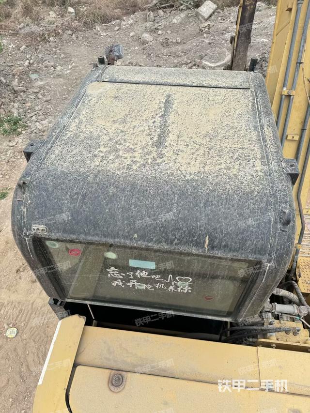 驾驶室顶部（整机外观）