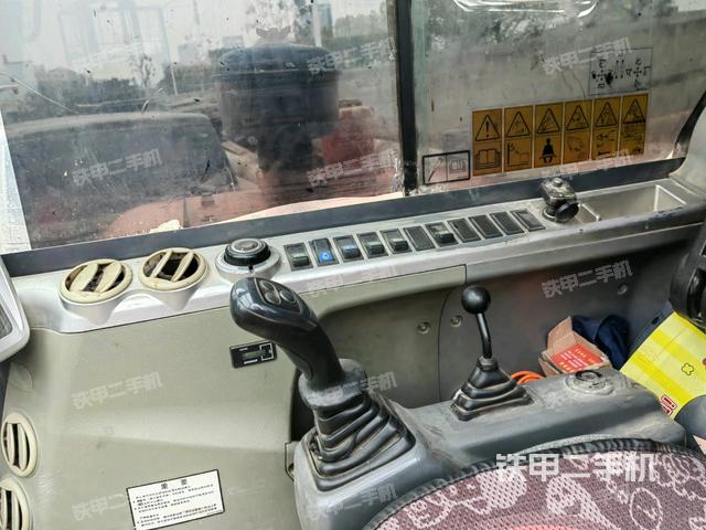 座椅左側(cè)控制臺/音響/含左手柄（駕駛室部分）