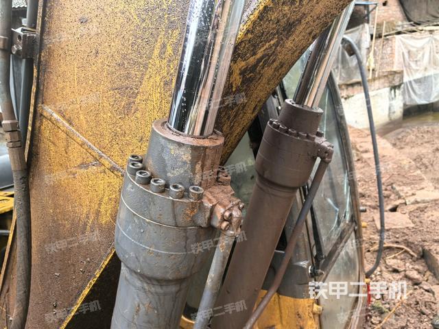 大臂油缸整體?豎拍（工作和回轉(zhuǎn)裝置）