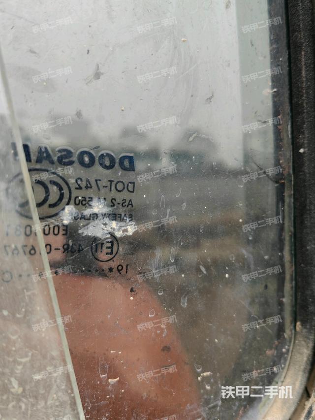 后窗玻璃角標（駕駛室部分）