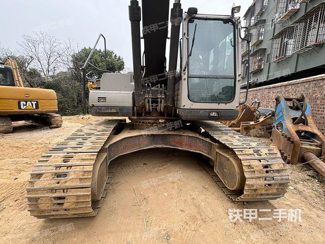 大臂根部?斜視(工作和回轉裝置) 大臂根部?斜視(工作和回轉裝置)