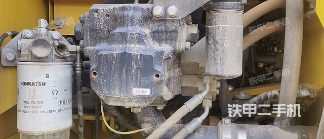 液压泵舱室正面整体（整机外观）