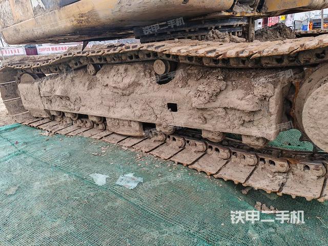 單側(cè)履帶整體(整機外觀) 單側(cè)履帶整體(整機外觀)