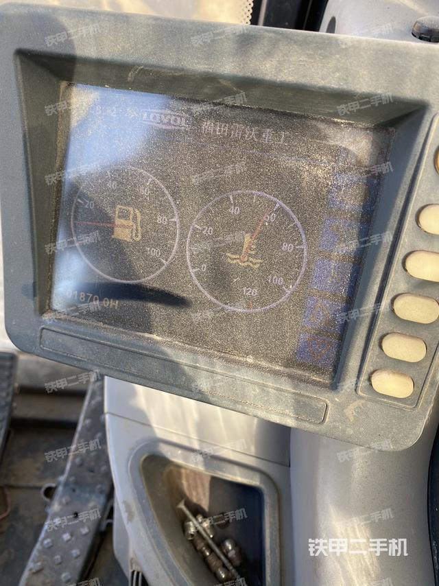 駕駛室整體(整機(jī)外觀) 駕駛室整體(整機(jī)外觀)